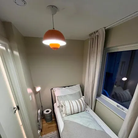 Apartamento Modern Comfort In 1902 Wooden House, Center