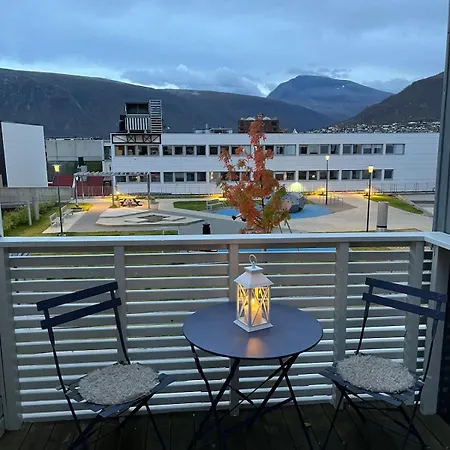 Modern Comfort In 1902 Wooden House, Center Apartamento Tromsø