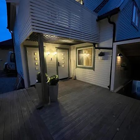 Modern Comfort In 1902 Wooden House, Center *