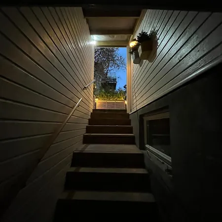 Modern Comfort In 1902 Wooden House, Center Apartamento Tromsø