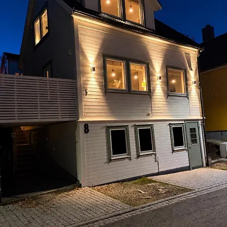 Apartment Modern Comfort In 1902 Wooden House, Center *