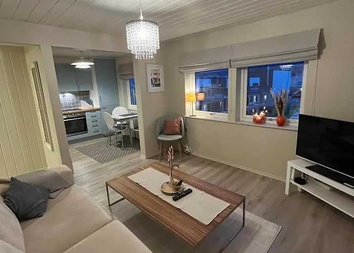 Modern Comfort In 1902 Wooden House, Center Апартаменты *