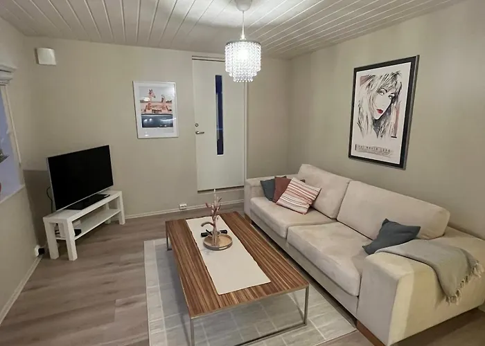 Modern Comfort In 1902 Wooden House, Center Тромсё