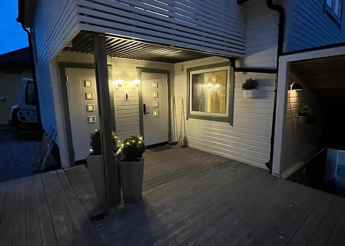 Modern Comfort In 1902 Wooden House, Center *