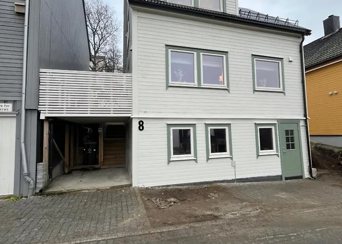 Апартаменты Modern Comfort In 1902 Wooden House, Center *
